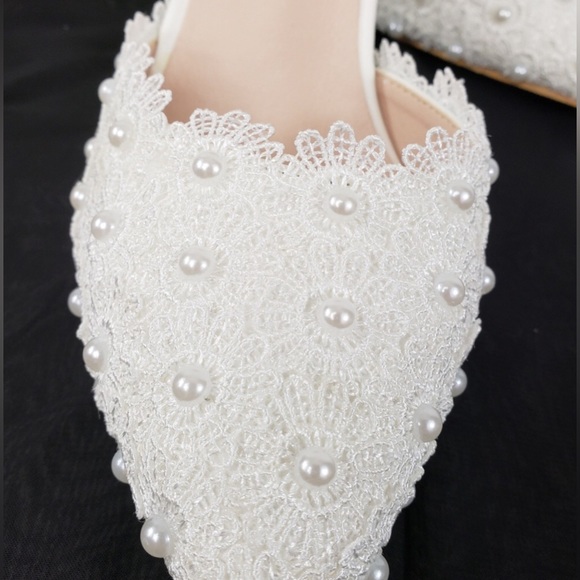 CRYSTAL QUEEN OFF WHITE LACE & PEARL EMBOSSED WEDDING, PROM , - Picture 2 of 7